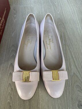 Salvatore Ferragamo Vara Lillaz Pink Bow Leather Shoes 8.5 Low Pumps Medallion